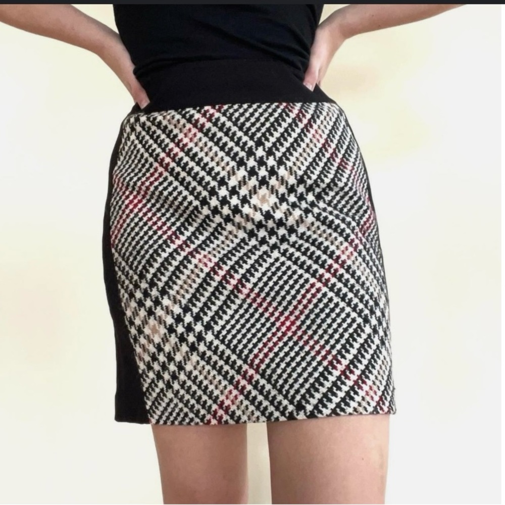 White House Black Market Skirt size 8